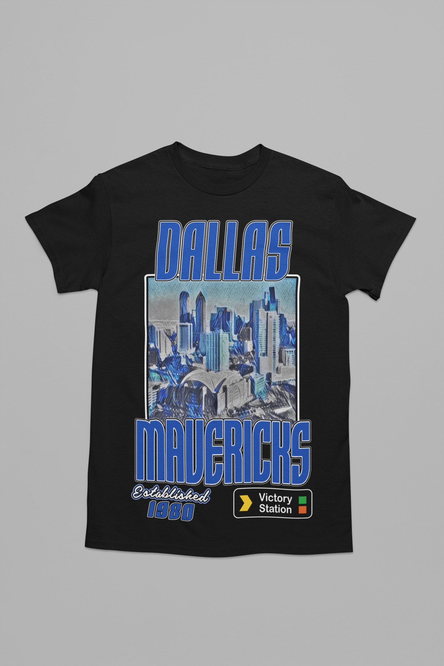 Unisex - Courtside Series (Dallas Mavericks) Graphic T-Shirt