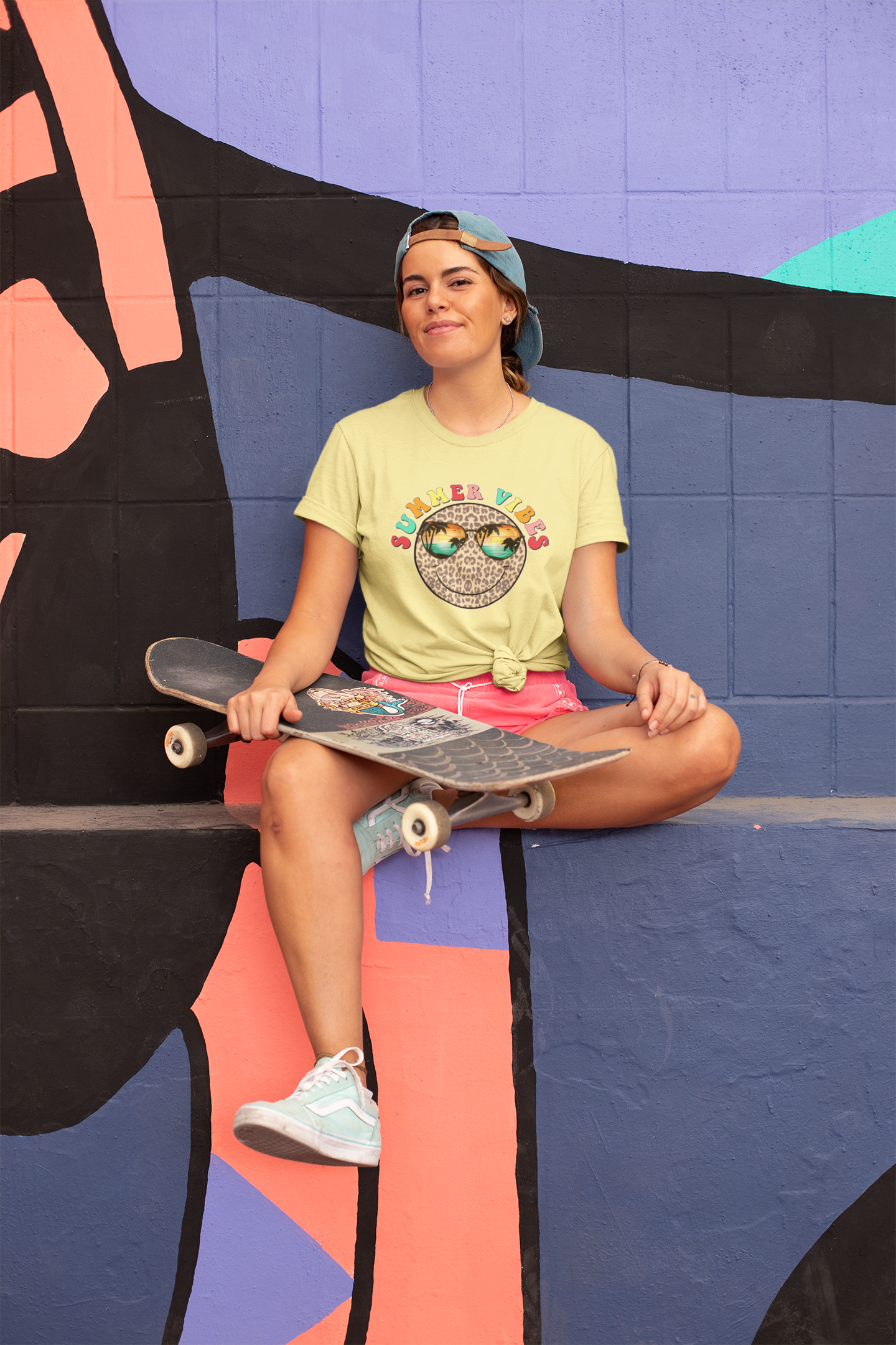 Women's - Summer Vibes Graphic T-Shirt