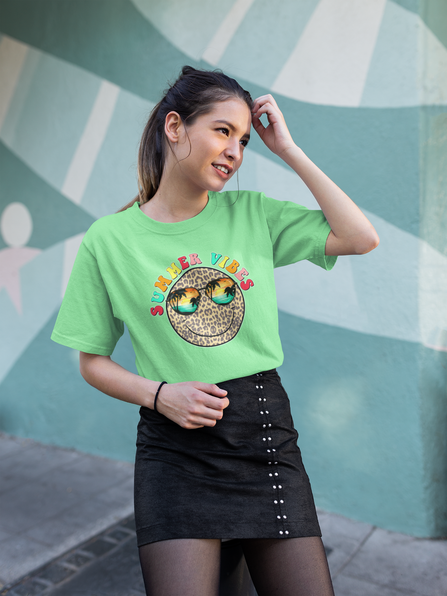 Women's - Summer Vibes Graphic T-Shirt